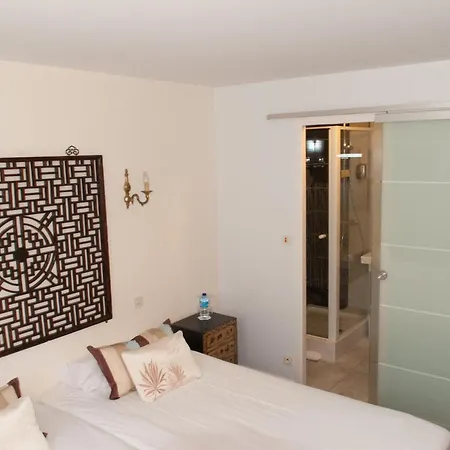 Hotel La Chaumiere Roz-aven 3*