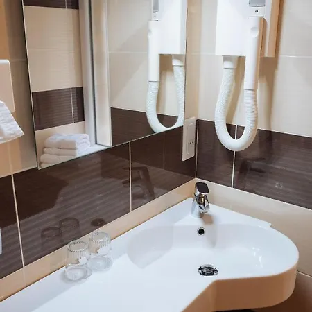 La Chaumiere Roz-aven Hotel
